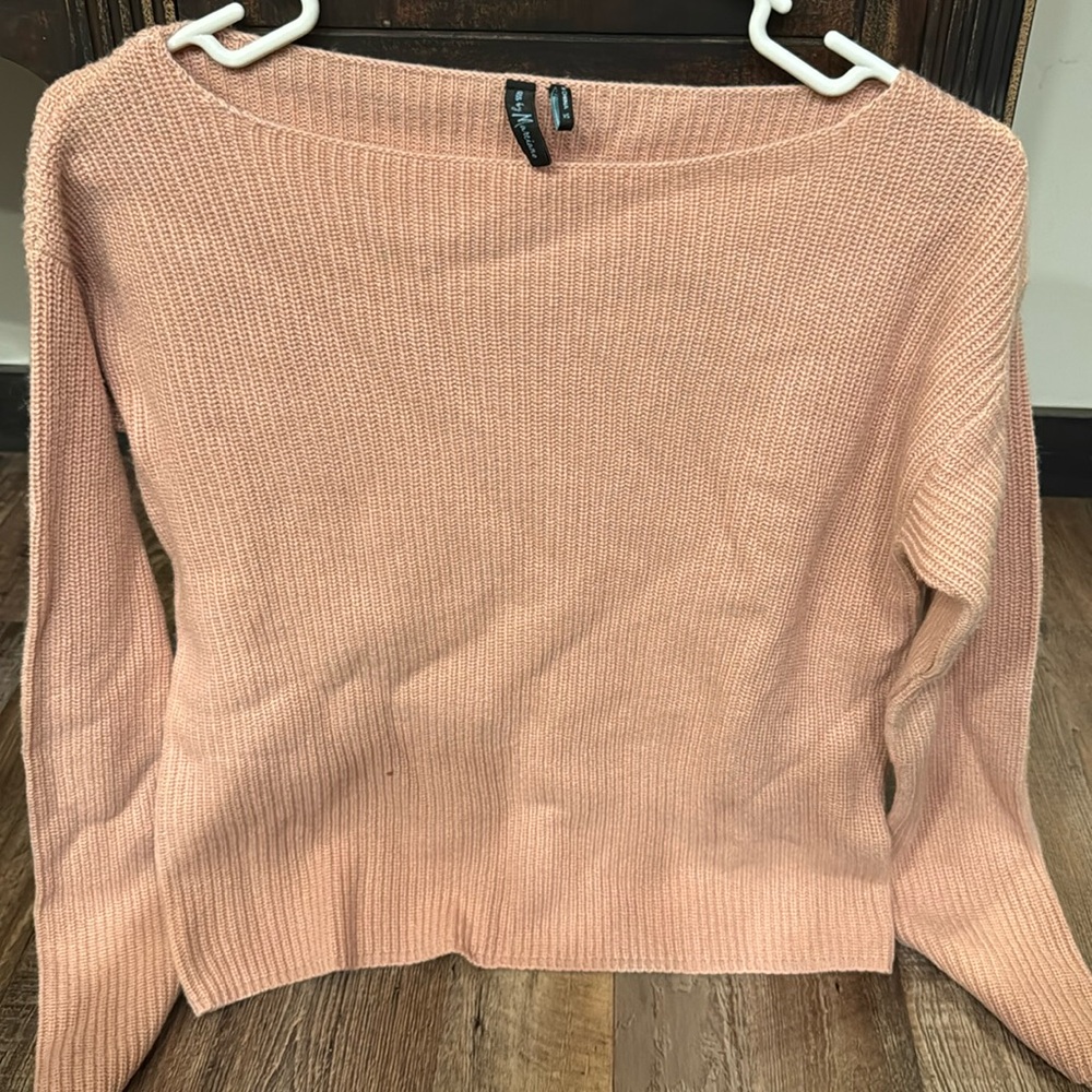 PEACH SWEATER GOOD CONDITION